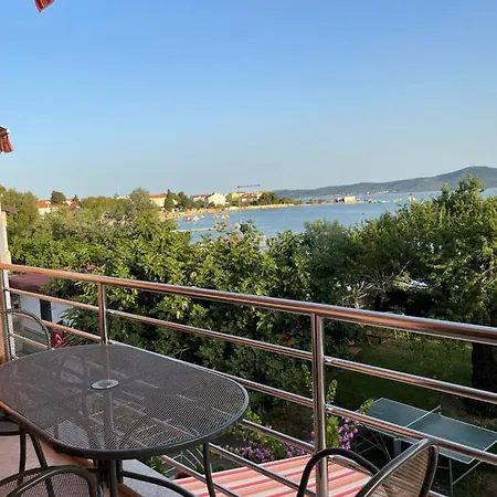Apartament Petra *